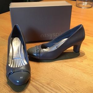 Easy Spirit silver grey pumps